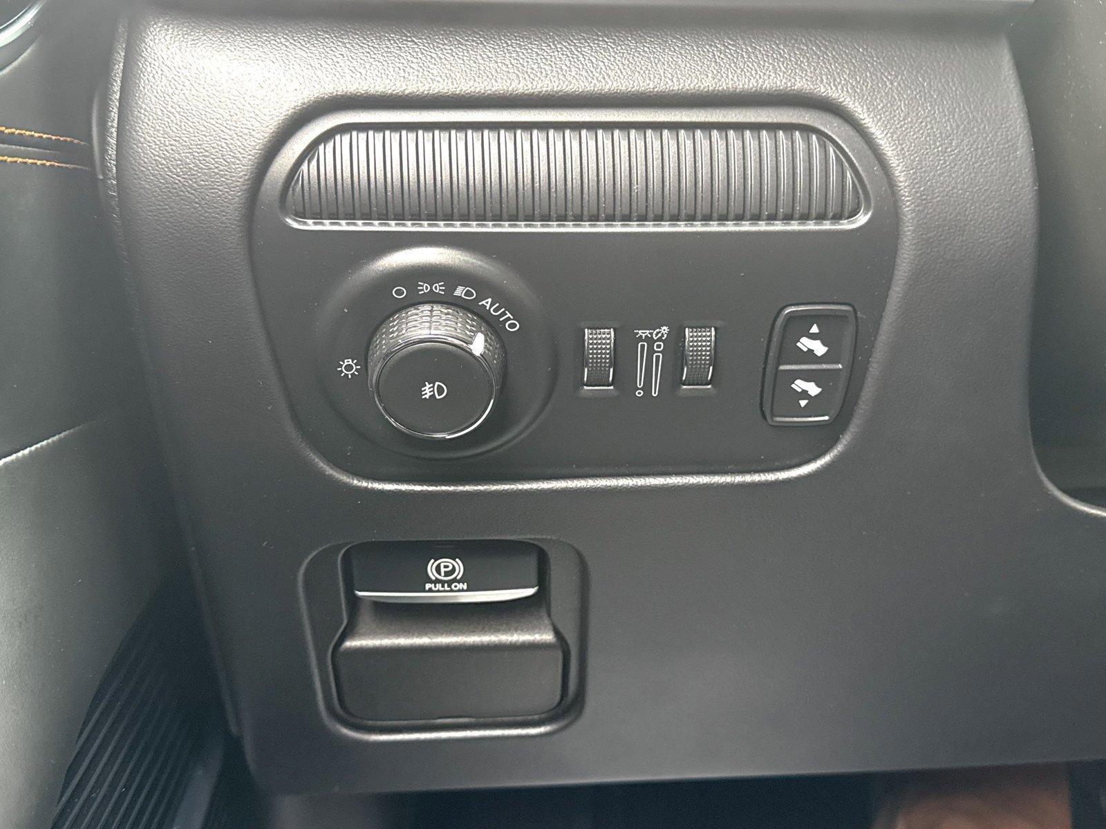 Used 2023 Jeep Grand Wagoneer Series III image 45