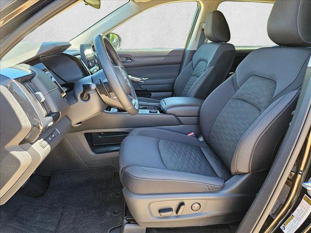 Used 2025 Nissan Pathfinder SV image 15