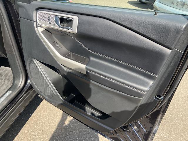 Certified 2022 Ford Explorer Limited w/ Hybrid Equipment Group 310A image 15