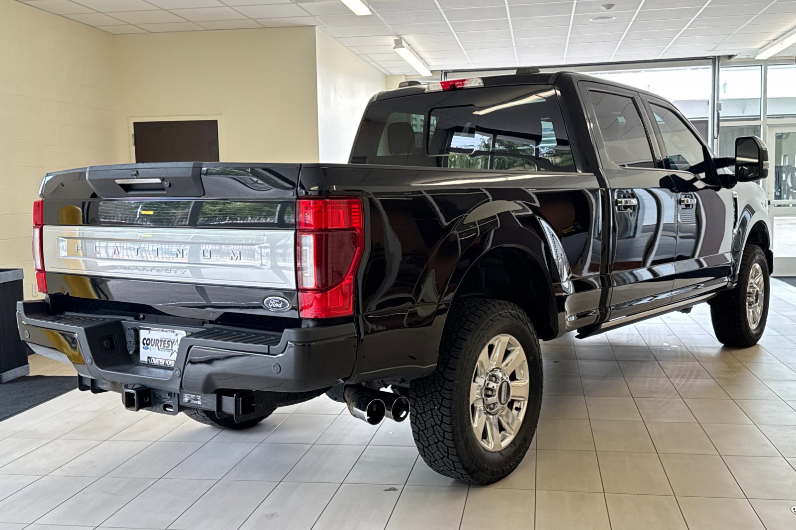 Certified 2021 Ford F250 Platinum w/ FX4 Off-Road Package image 4