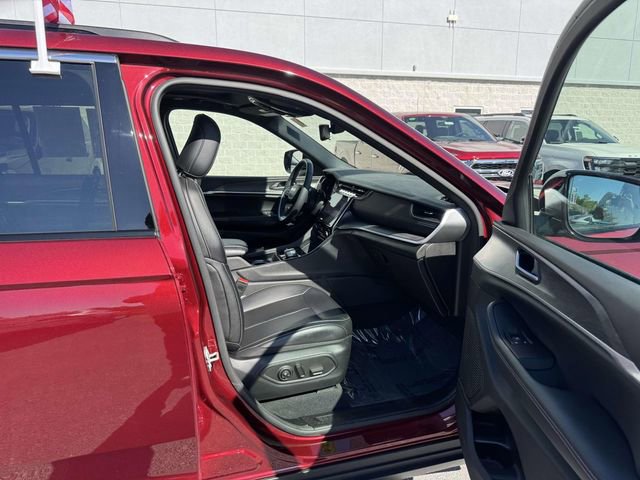 Used 2024 Jeep Grand Cherokee Limited AWD/4WD image 11