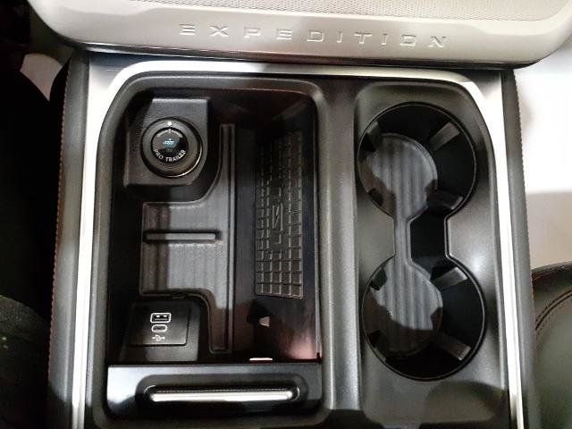 Certified 2025 Ford Expedition Active AWD/4WD image 23