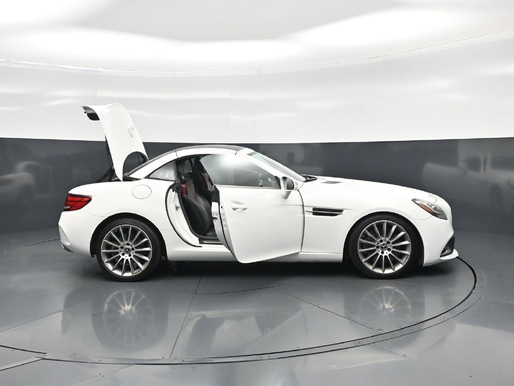 Used 2017 Mercedes-Benz SLC 300 image 4