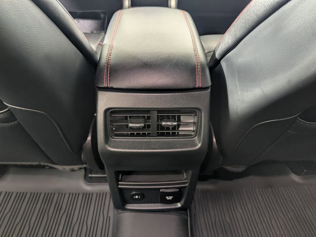 Certified 2024 Ford Edge ST-Line image 18