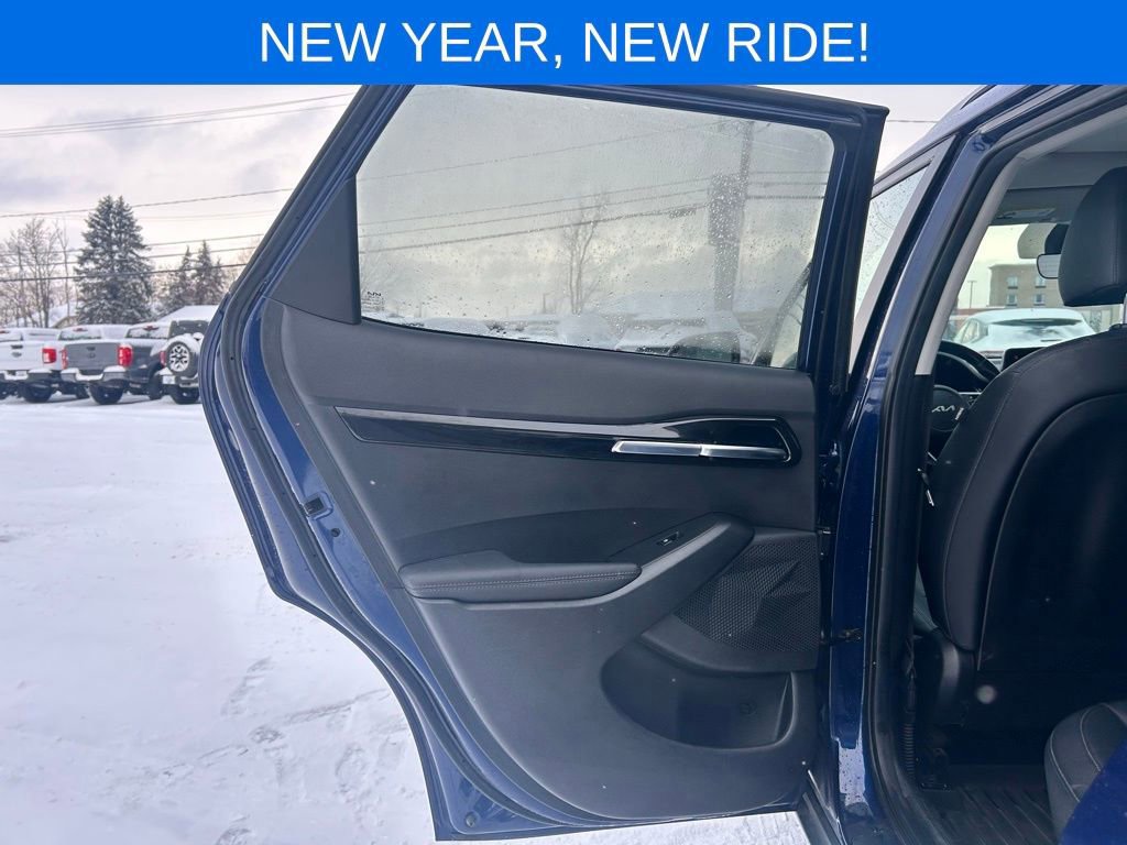 Used 2023 Kia Seltos EX image 16