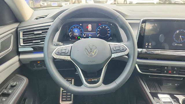 Used 2025 Volkswagen Atlas Peak Edition SE image 27