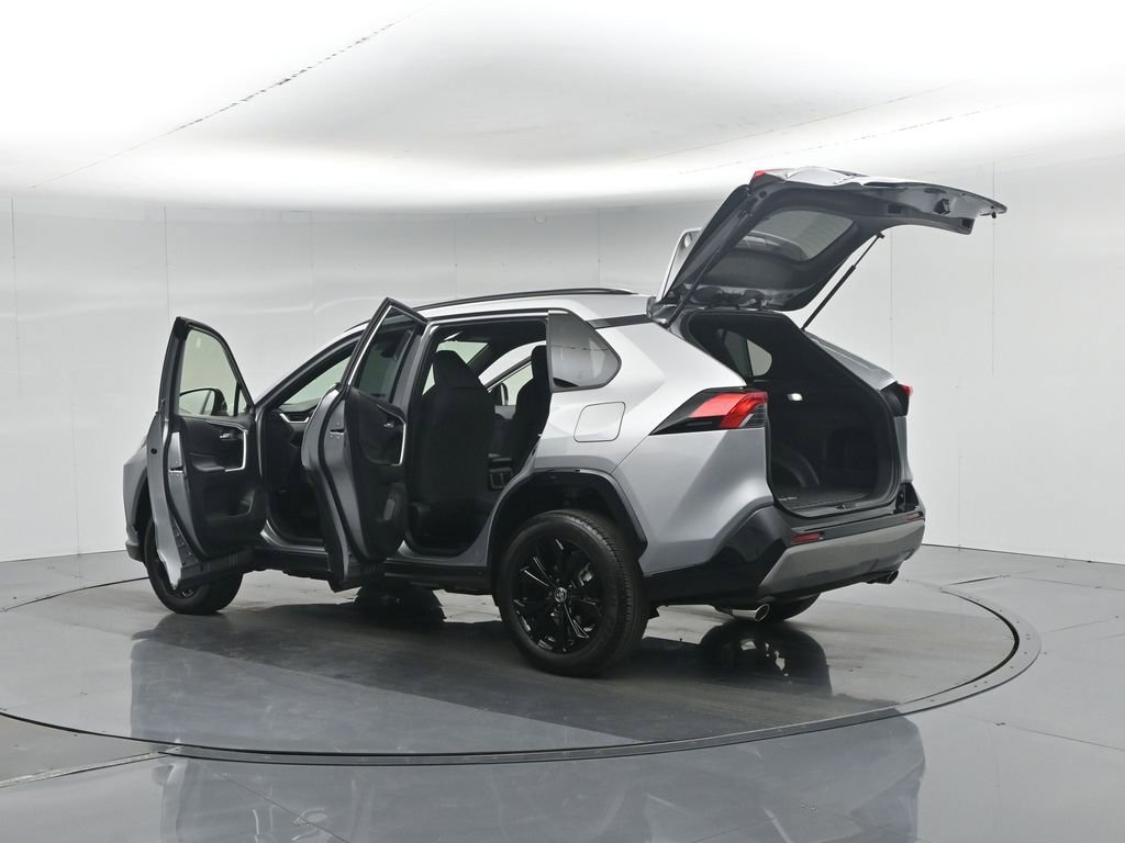 Used 2025 Toyota RAV4 SE image 37