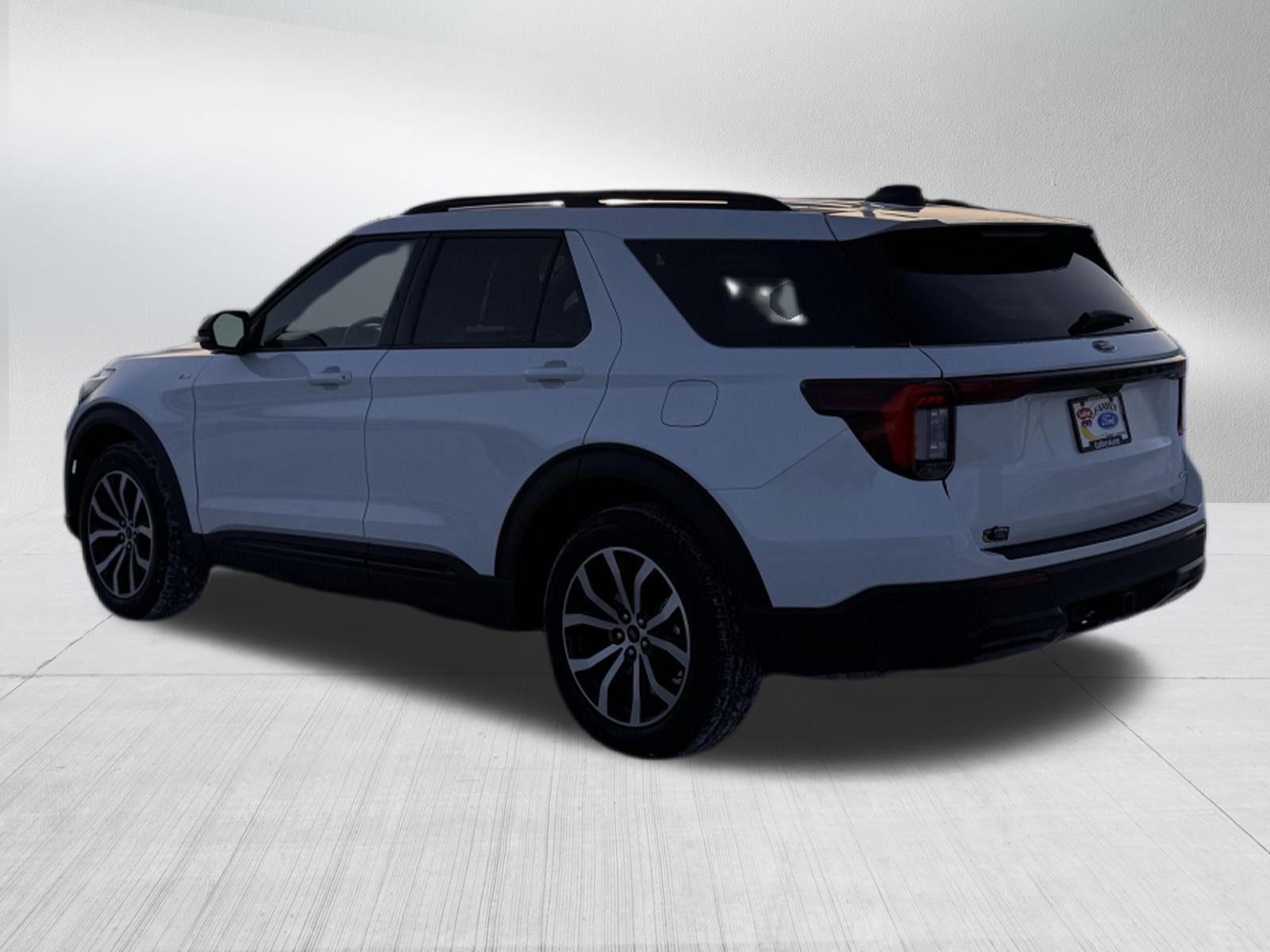 Certified 2025 Ford Explorer ST-Line image 3