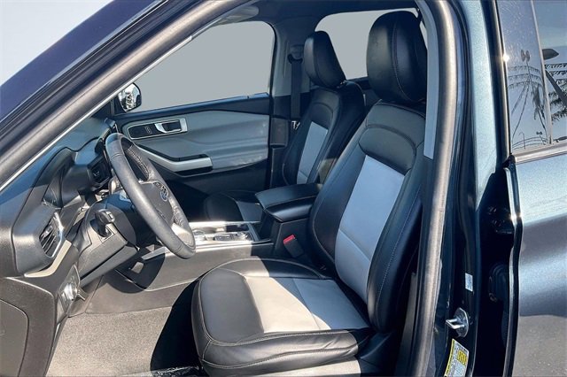 Certified 2022 Ford Explorer XLT w/ Equipment Group 202A image 25