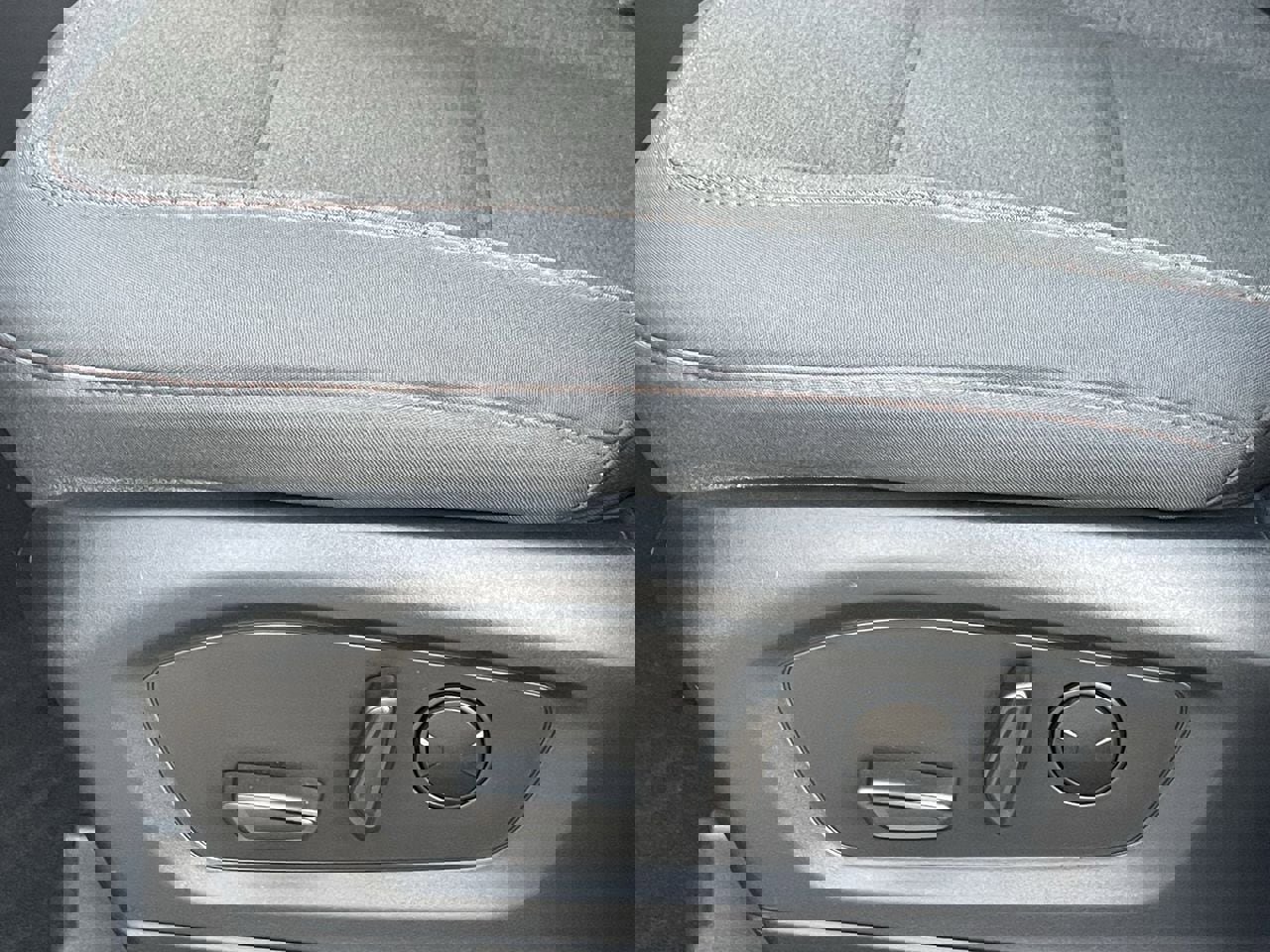 Certified 2025 Ford Explorer Active image 27