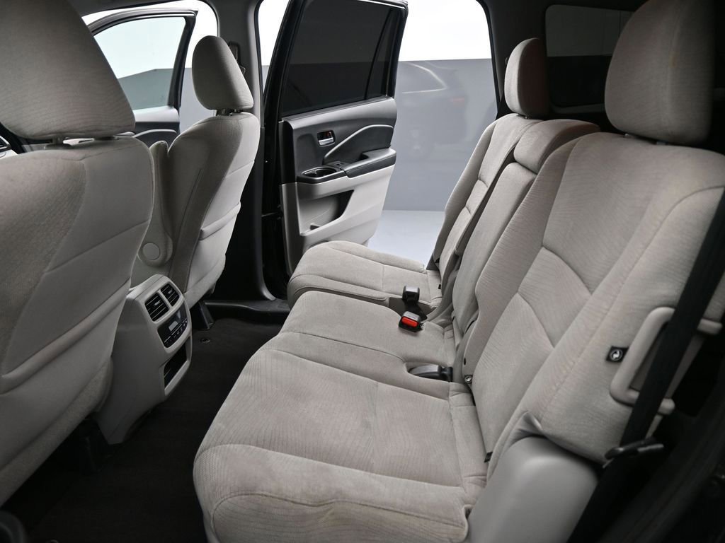 Used 2017 Honda Pilot EX image 44