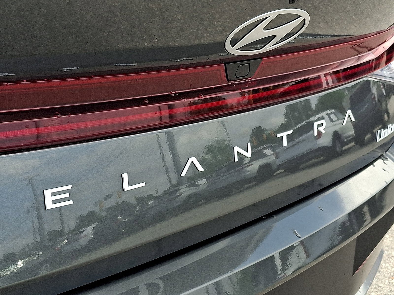 Used 2025 Hyundai Elantra Limited FWD image 30