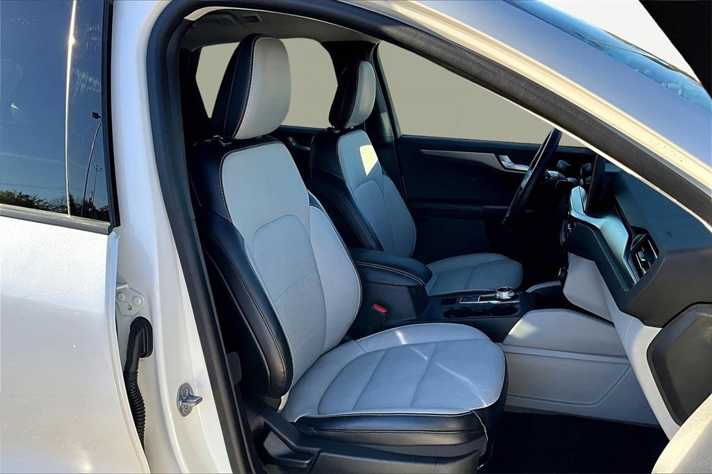 Certified 2023 Ford Escape SE image 9