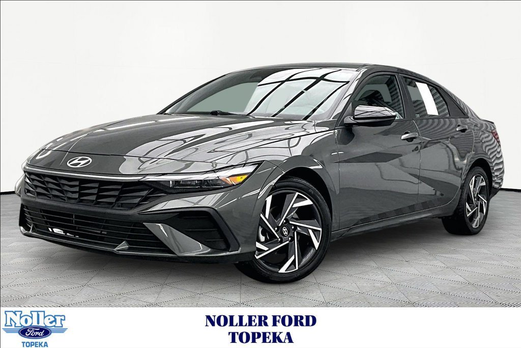 Used 2025 Hyundai Elantra Sport FWD image 1