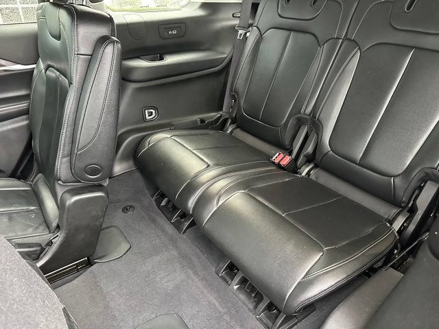 Used 2023 Jeep Grand Cherokee L Limited w/ Black Appearance Package AWD/4WD image 13
