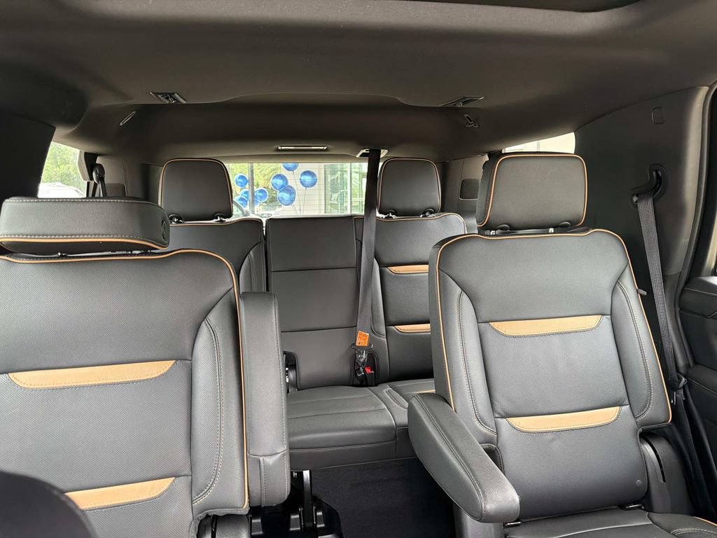 Used 2024 GMC Yukon AT4 AWD/4WD image 12