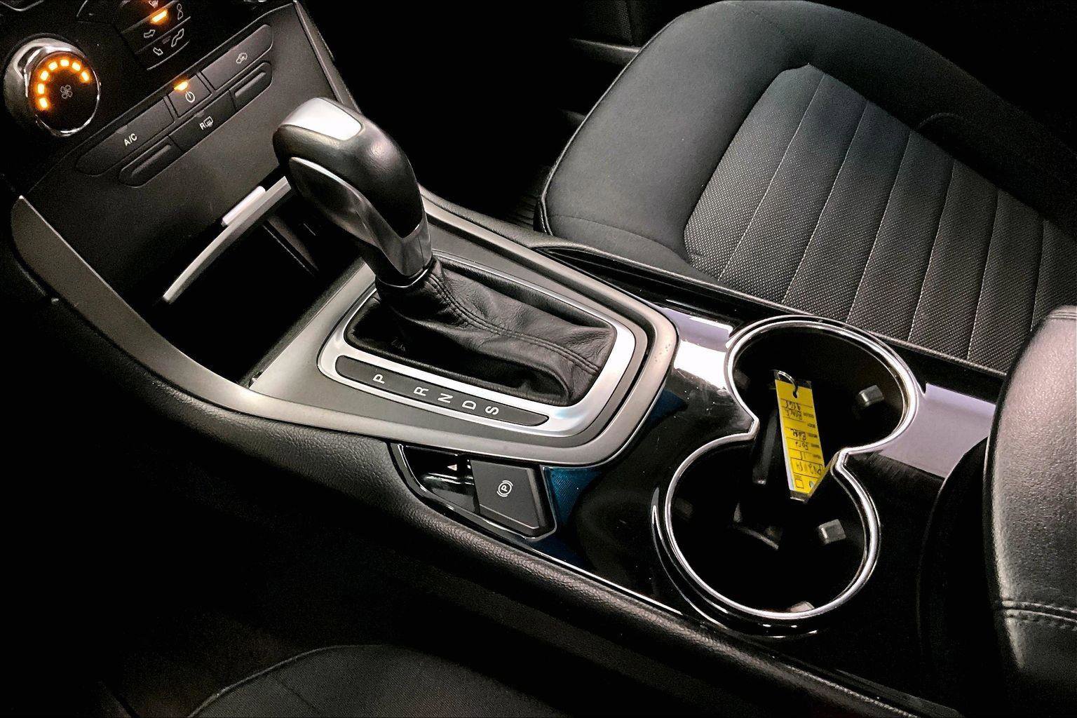 Certified 2018 Ford Edge SE image 16