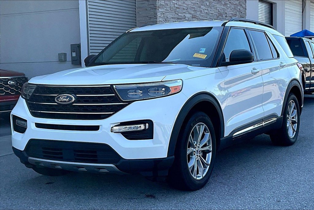 Certified 2023 Ford Explorer XLT w/ Equipment Group 202A RWD image 3