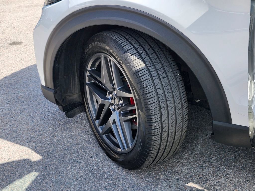 Certified 2025 Ford Explorer ST image 38
