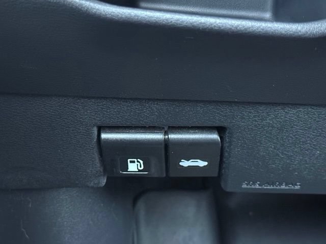 Used 2020 Nissan Kicks SR w/ SR Premium Package FWD image 32