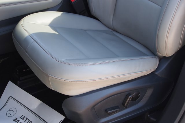 Certified 2025 Ford Explorer Active w/ Active Comfort Package image 20