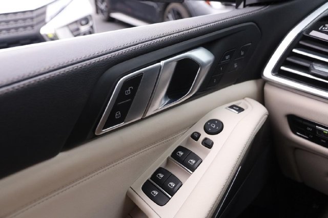 Used 2022 BMW X5 xDrive40i AWD/4WD image 29