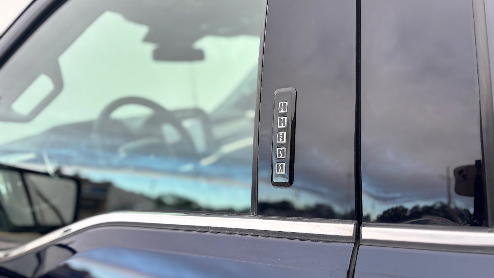 Certified 2022 Ford F150 Lariat w/ Equipment Group 502A High image 19