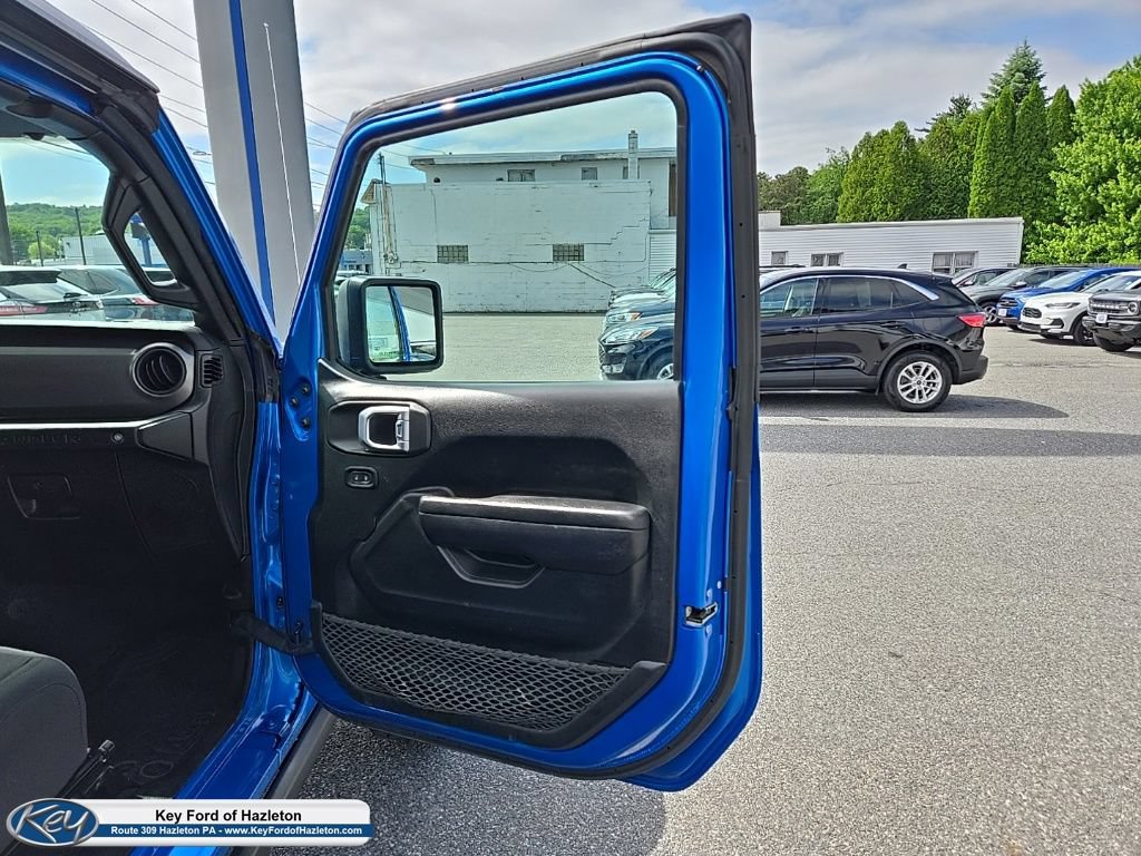 Used 2023 Jeep Wrangler Unlimited w/ Cold Weather Group AWD/4WD image 17