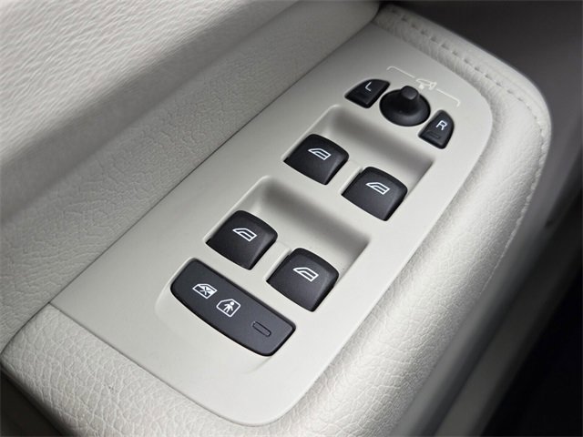 Used 2022 Volvo XC60 B5 Momentum image 27