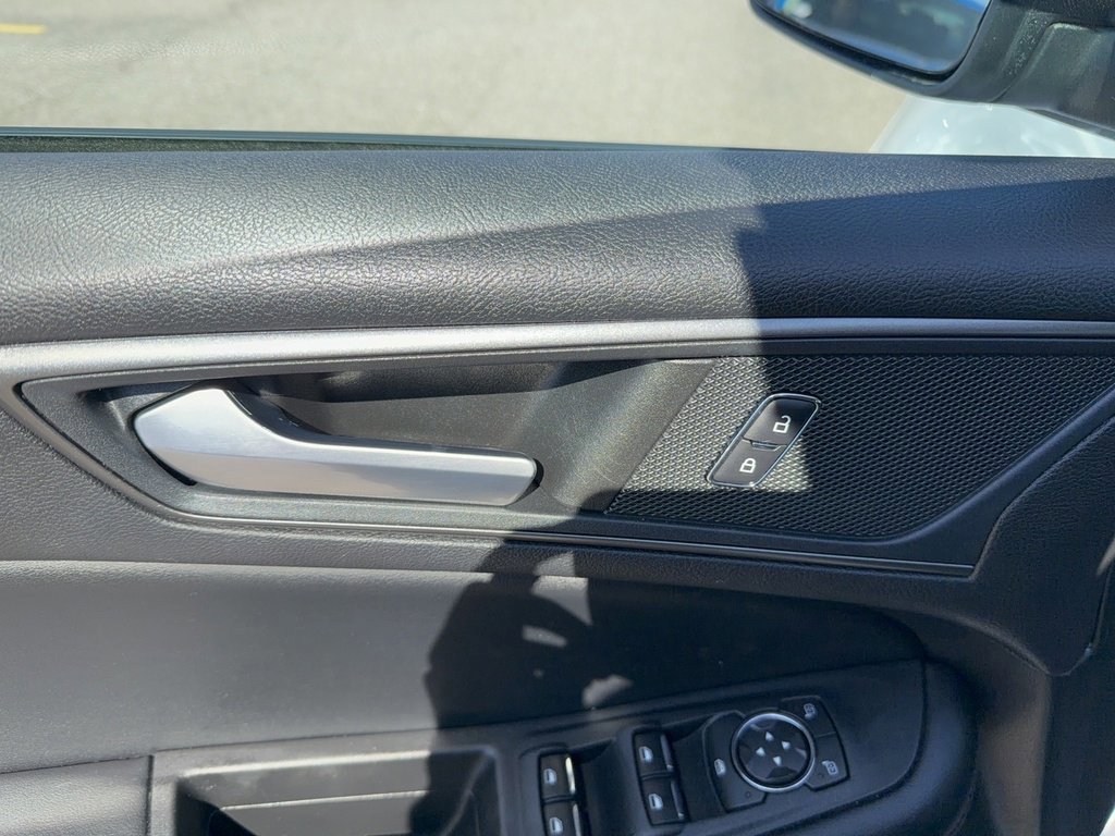 Certified 2022 Ford Edge SE w/ Black Appearance Package image 9