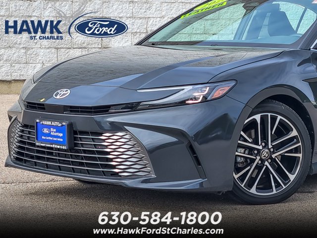 Used 2025 Toyota Camry XLE FWD image 2