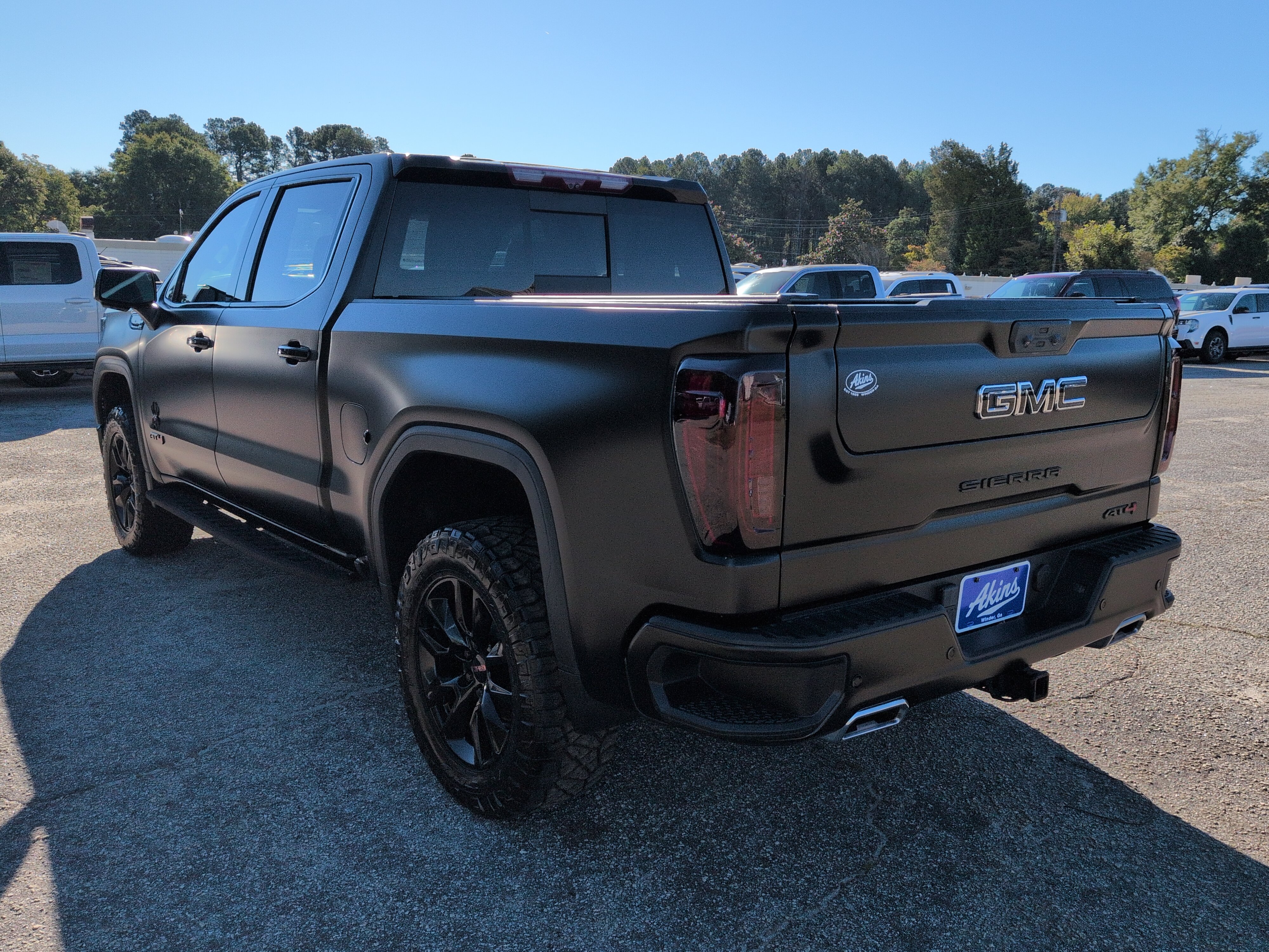 Used 2023 GMC Sierra 1500 AT4 w/ Technology Package AWD/4WD image 5