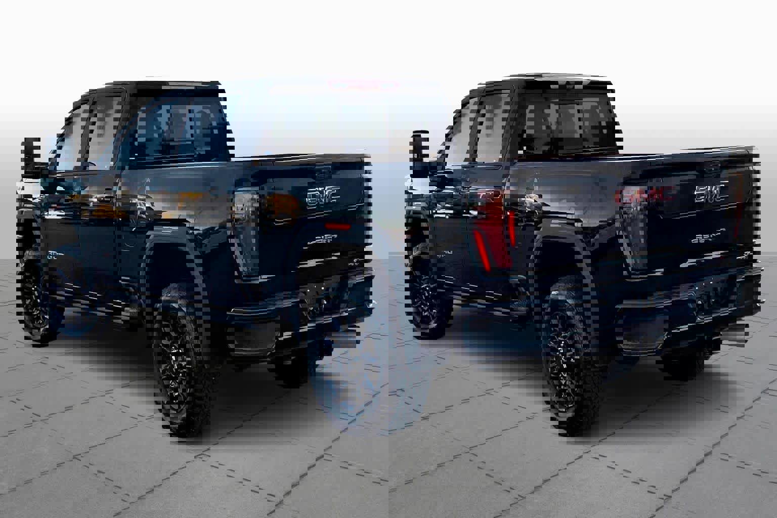 Used 2025 GMC Sierra 2500 AT4 w/ AT4 Premium Plus Package image 4