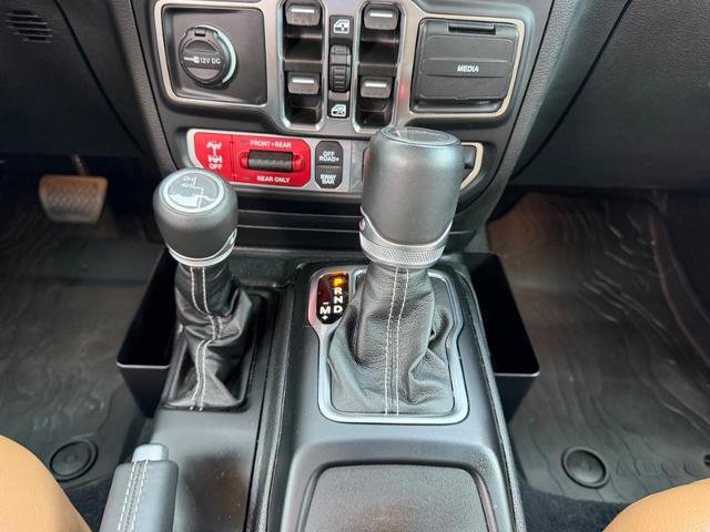 Used 2023 Jeep Gladiator Rubicon w/ LED Lighting Group AWD/4WD image 16