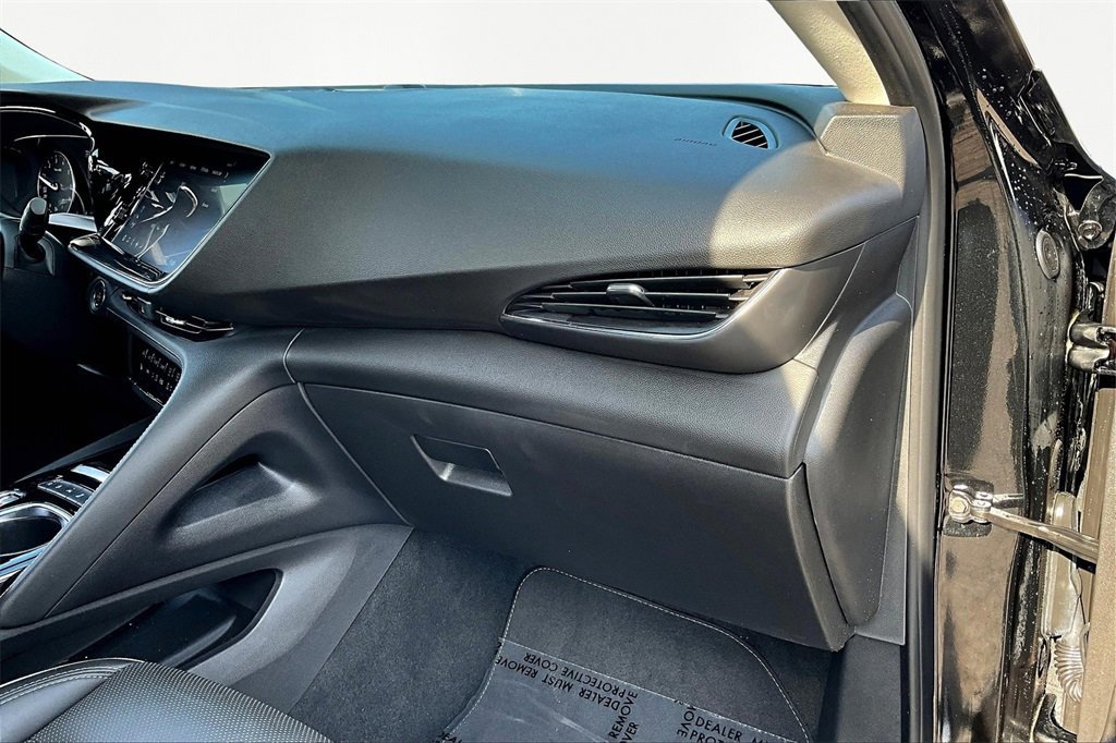 Used 2023 Buick Envision Essence image 17
