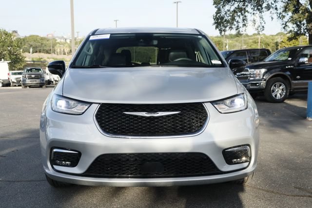 Used 2024 Chrysler Pacifica Touring-L FWD image 8