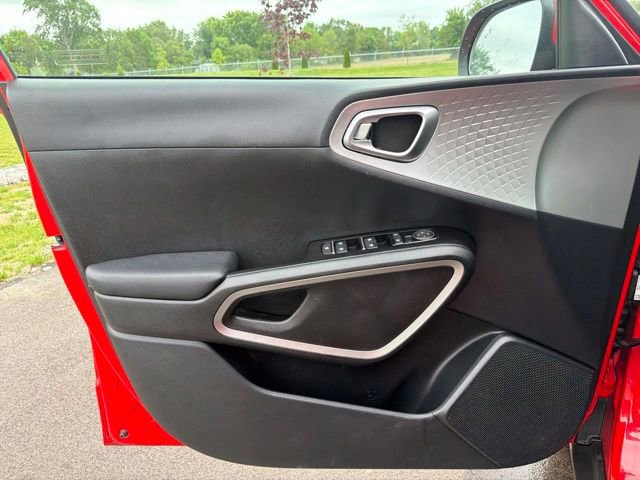 Used 2024 Kia Soul LX w/ Option Group 015 FWD image 12