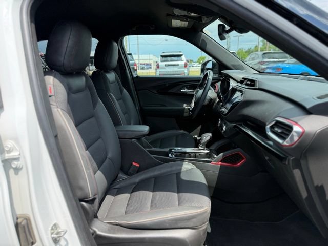 Used 2022 Chevrolet TrailBlazer RS w/ Technology Package FWD image 16