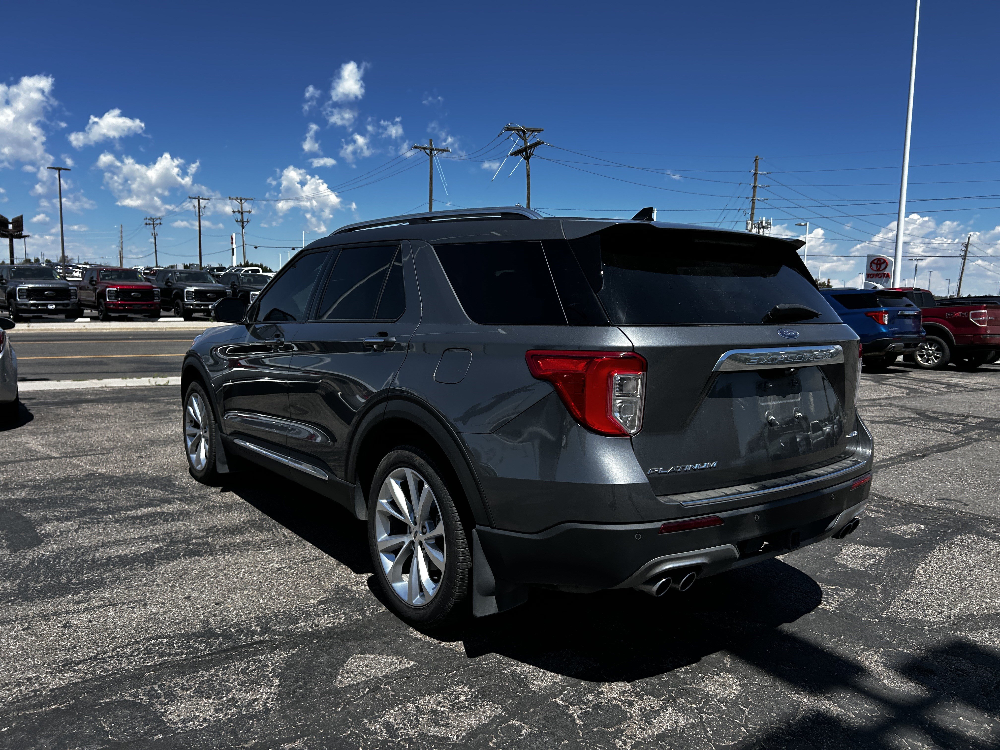 Certified 2023 Ford Explorer Platinum w/ Premium Technology Package AWD/4WD image 4