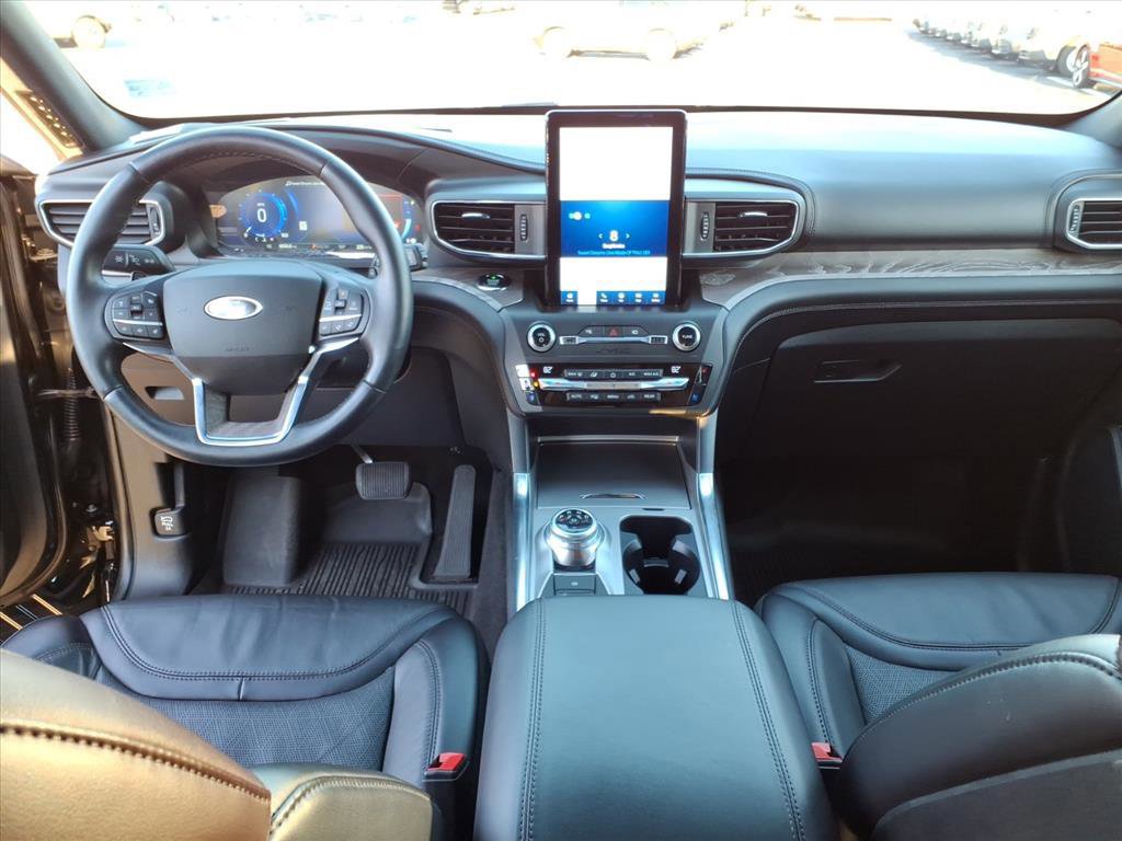 Certified 2020 Ford Explorer Platinum w/ Premium Technology Package image 9