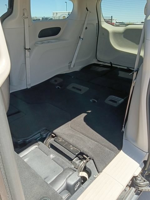 Used 2023 Chrysler Pacifica Touring-L FWD image 21