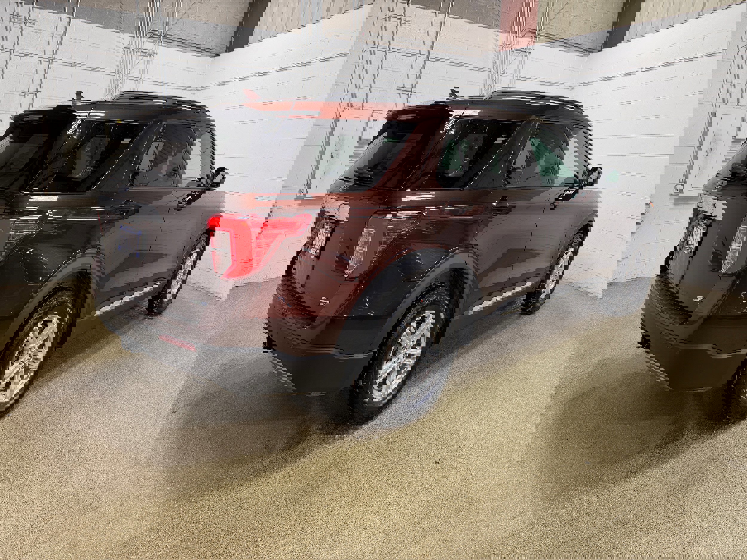 Certified 2020 Ford Explorer XLT w/ Equipment Group 202A image 3