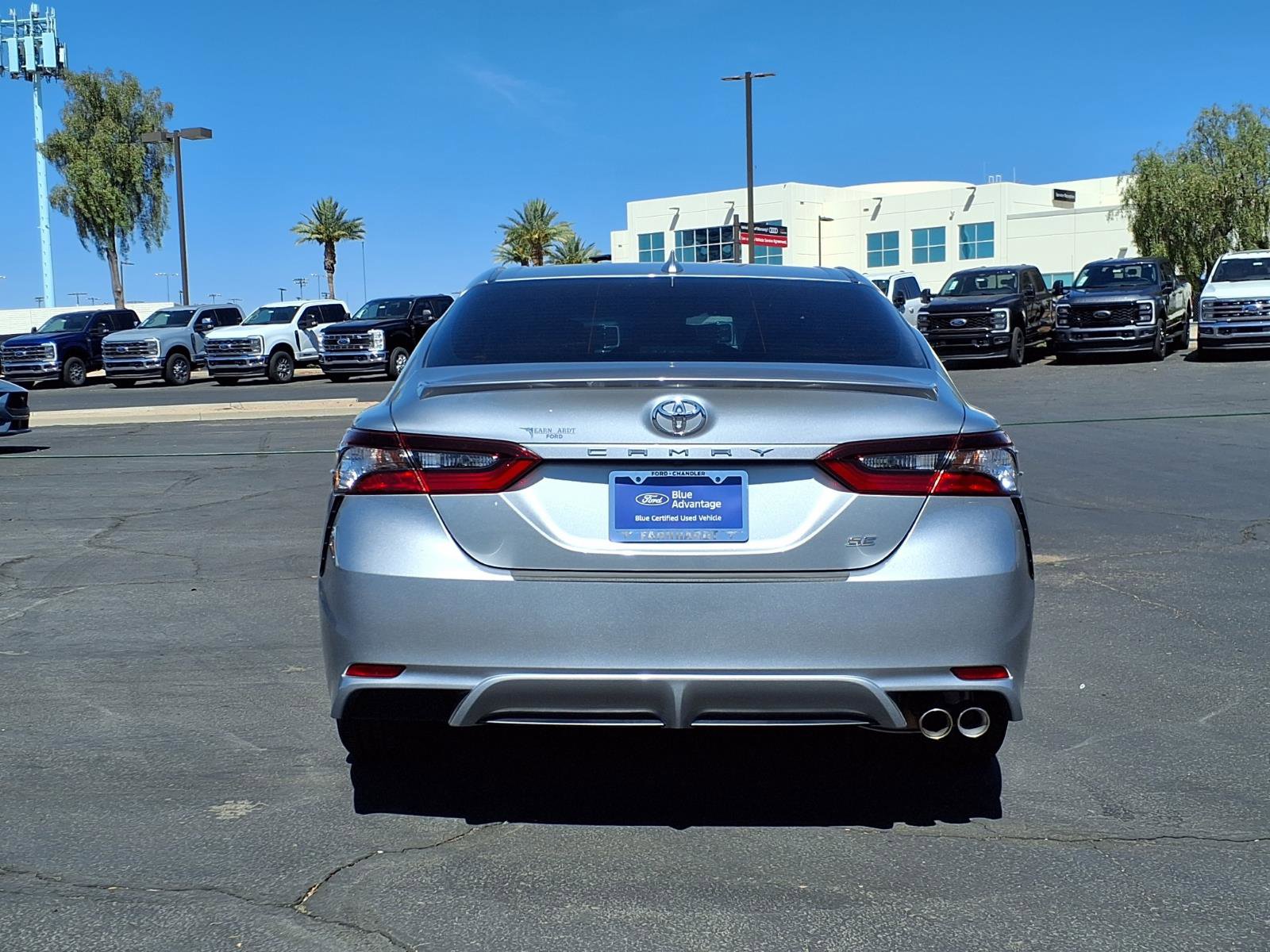 Used 2022 Toyota Camry SE w/ Convenience Package FWD image 5