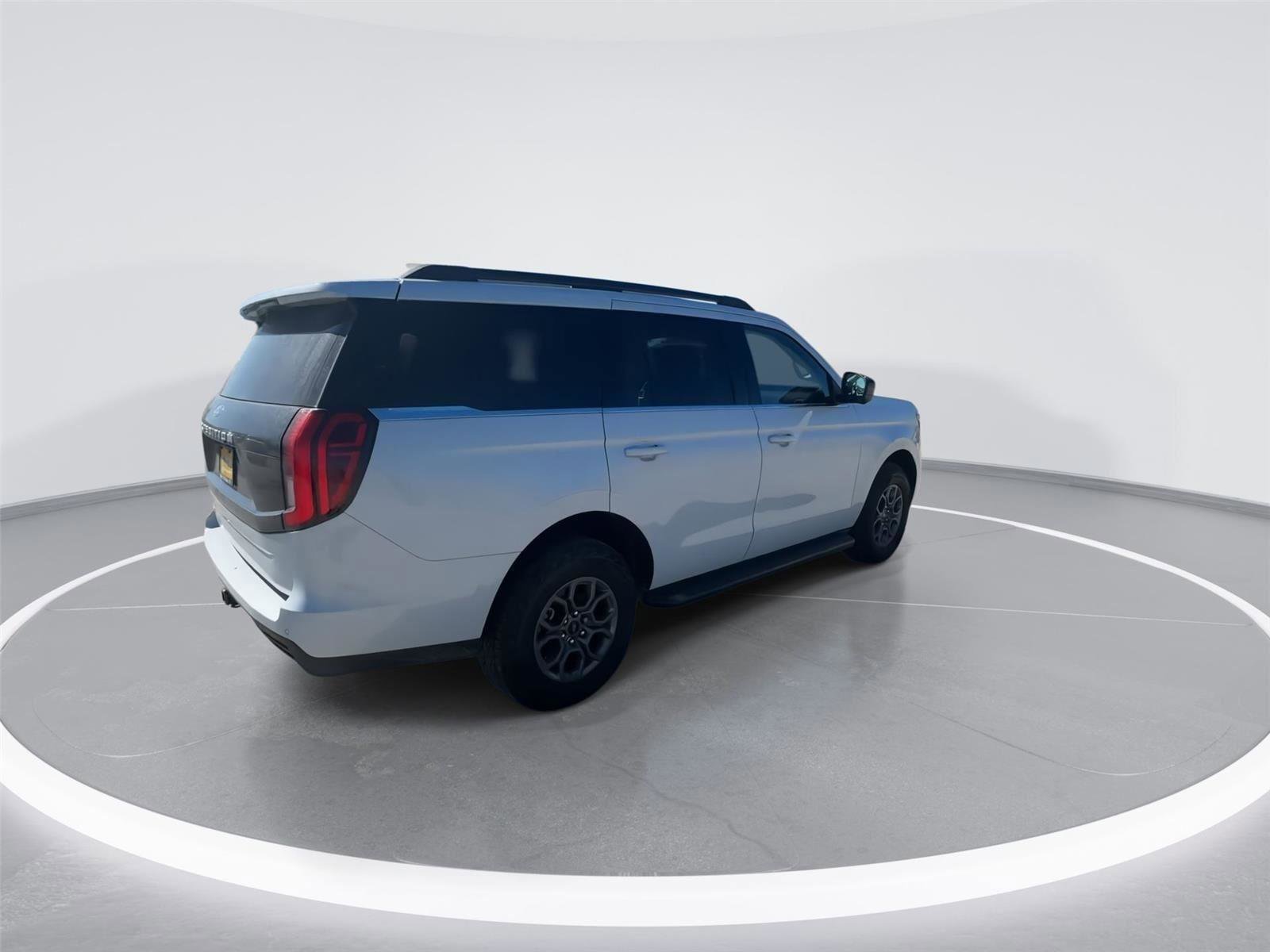 Certified 2025 Ford Expedition Active image 4