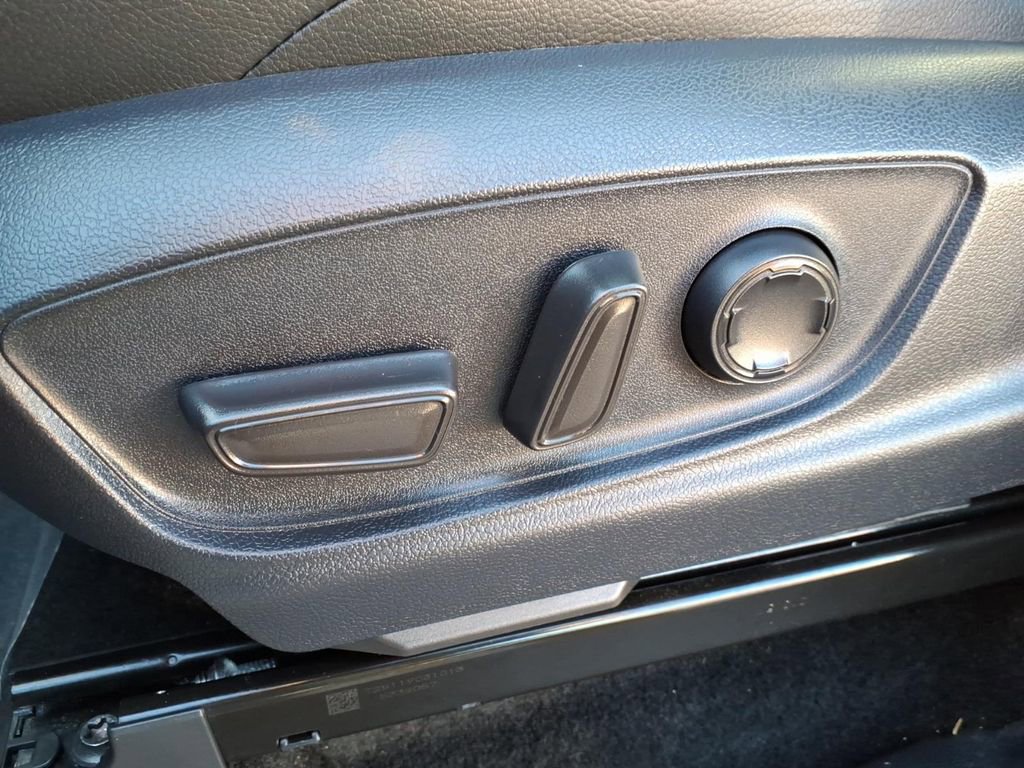 Used 2025 Toyota Tacoma TRD Off-Road AWD/4WD image 21