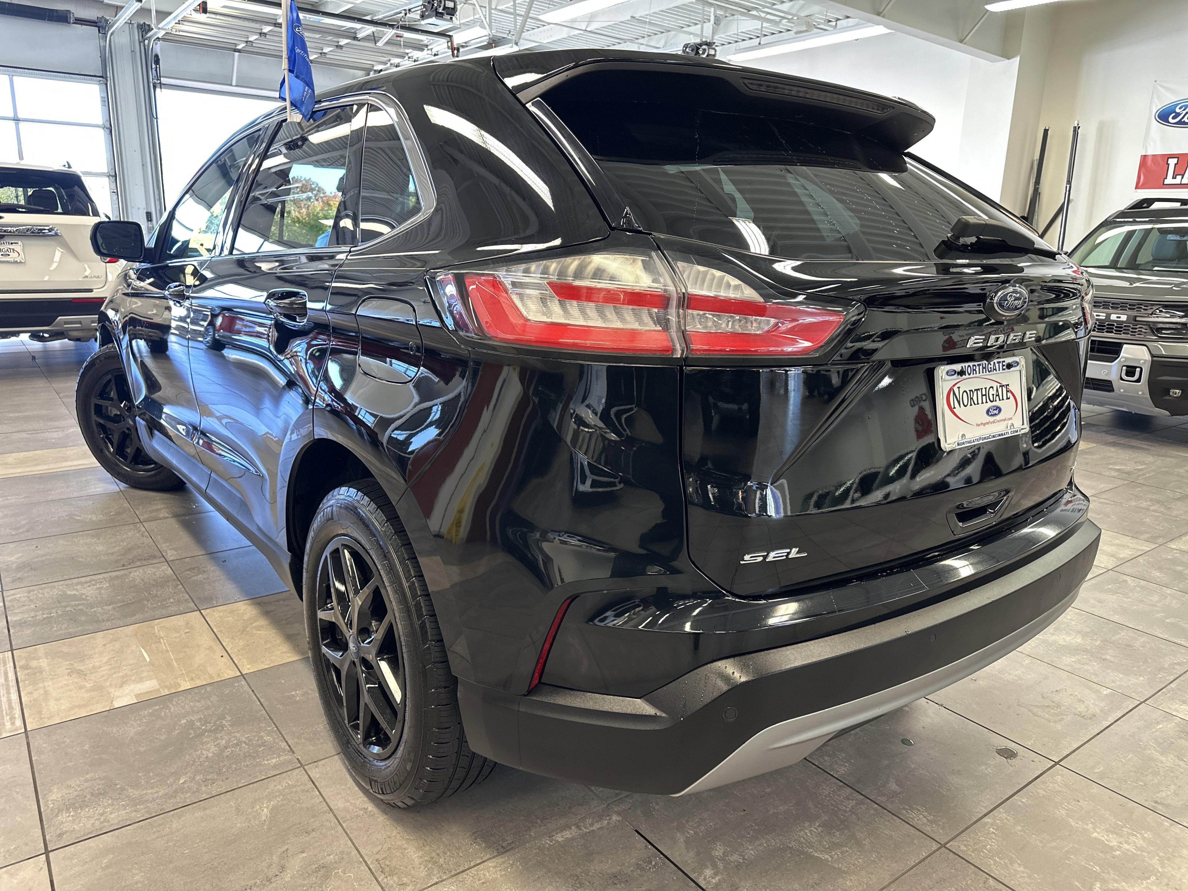 Certified 2022 Ford Edge SEL w/ Convenience Package image 3
