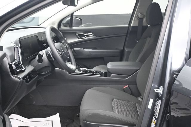 Used 2025 Kia Sportage LX AWD/4WD image 6