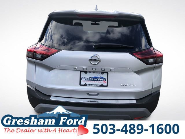 Used 2021 Nissan Rogue SV image 3