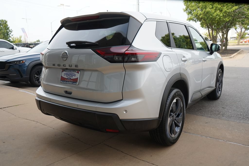 Used 2025 Nissan Rogue SV FWD image 8