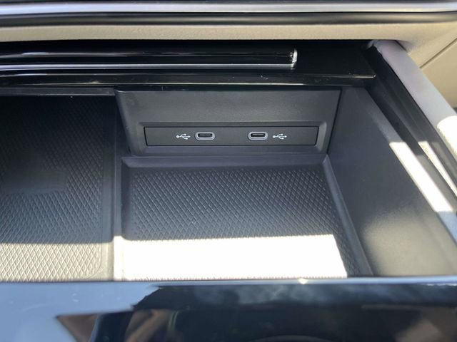 Used 2024 Volkswagen Atlas SE w/ Black Wheel Package FWD image 31